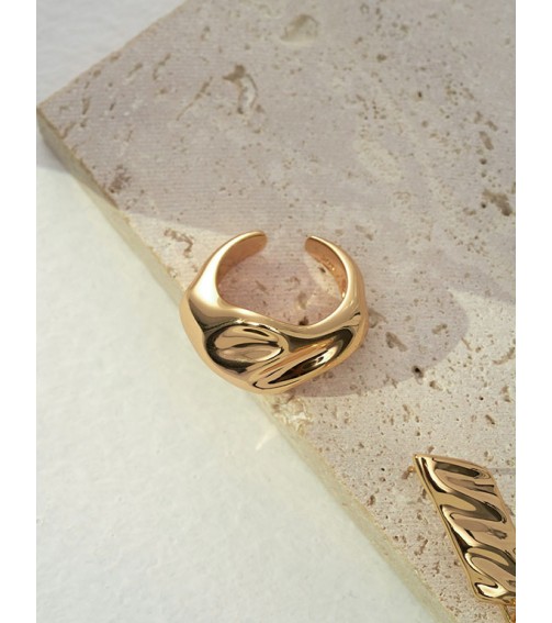 Golden Contemporary Ring 